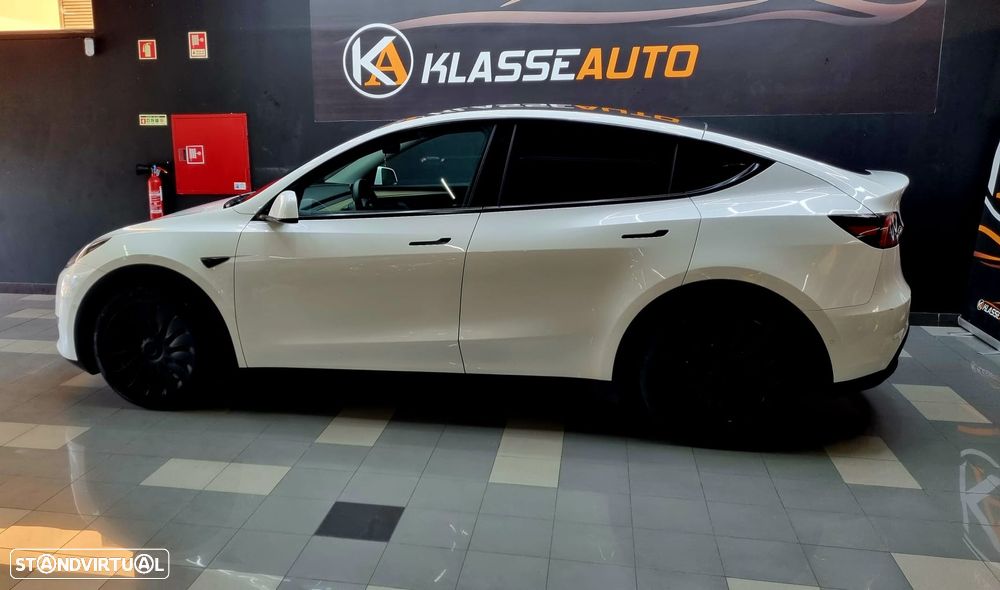 Tesla Model Y - 2