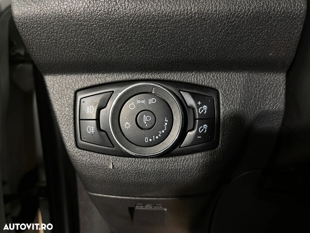 Ford Transit Courier - 12