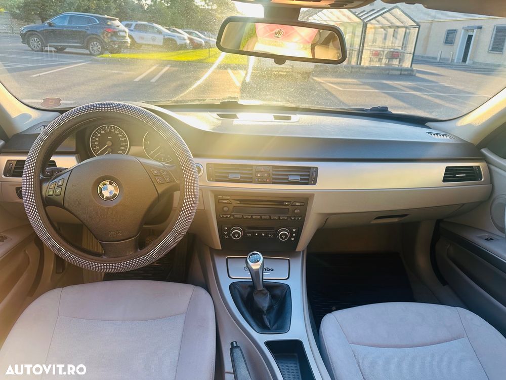 BMW Seria 3 318d Touring - 8