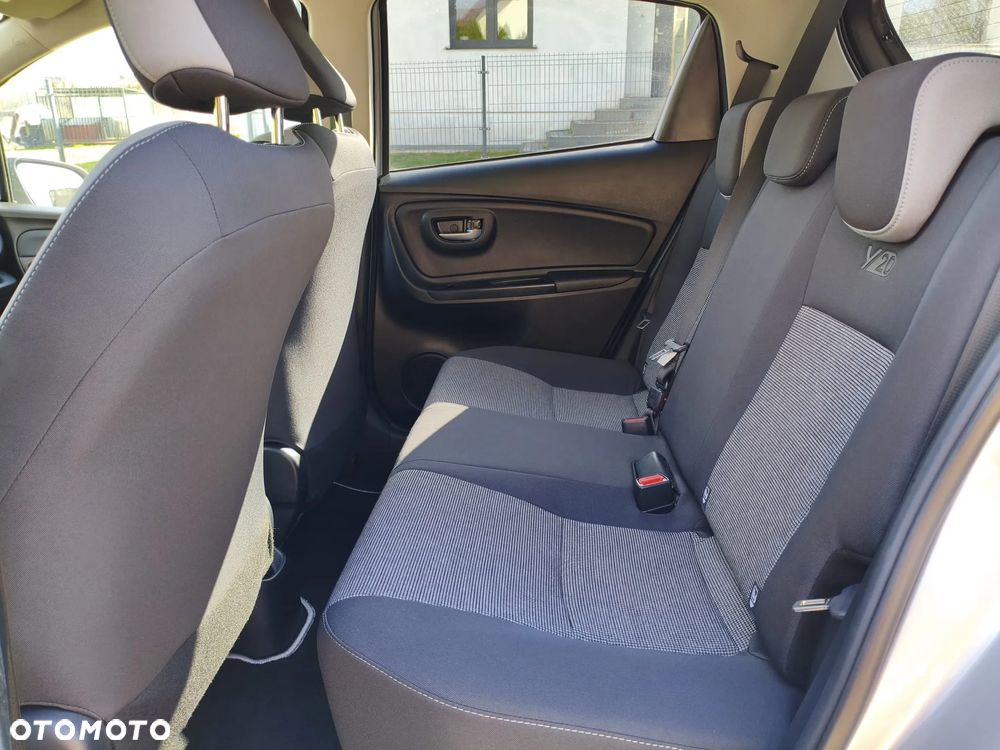 Toyota Yaris 1.5 20th Anniversary CVT - 23