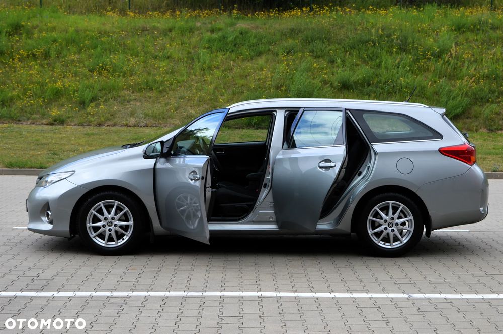 Toyota Auris 1.6 Premium Comfort - 26