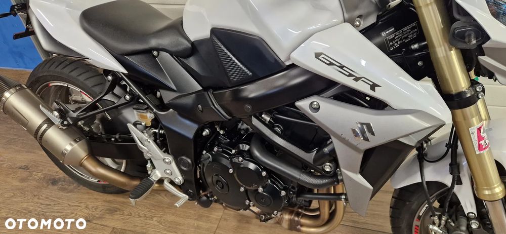 Suzuki GSR - 8
