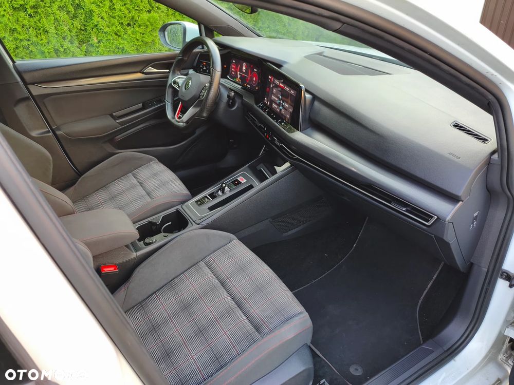 Volkswagen Golf - 22