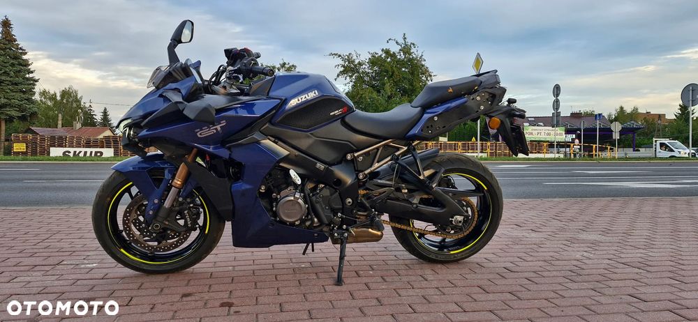Suzuki GSX - 18