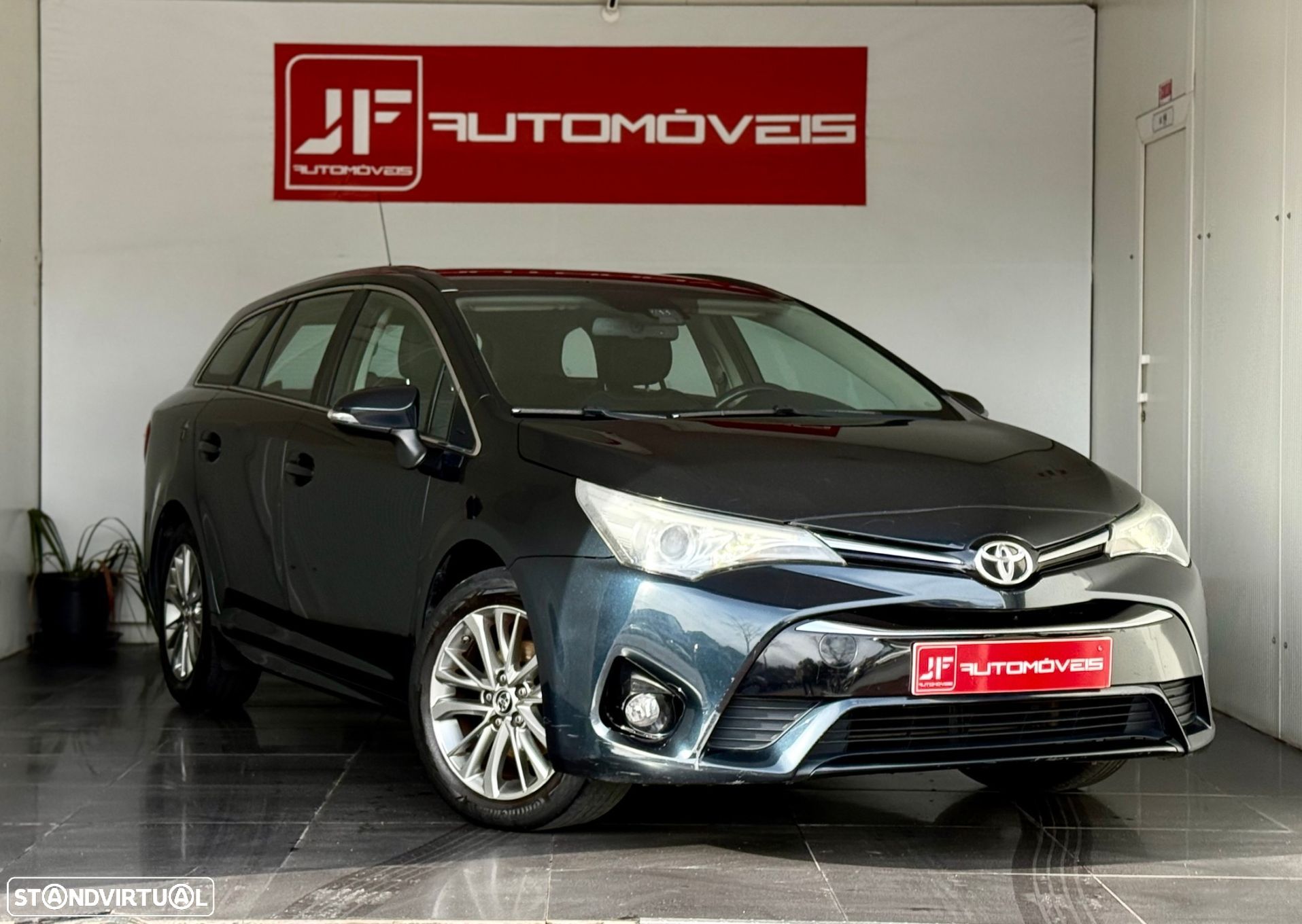 Toyota Avensis Touring Sports 1.6 D-4D Edition-S - 1