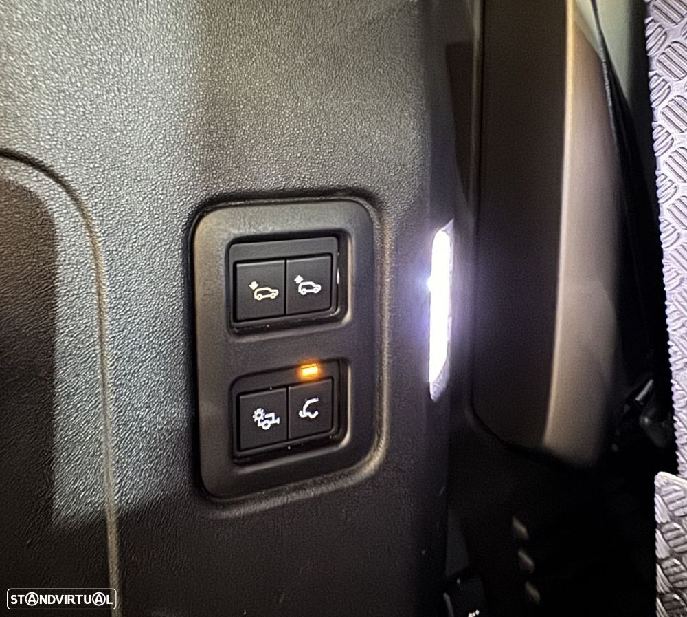 Land Rover Defender 3.0 I6 110 AWD X-Dynamic HSE - 57