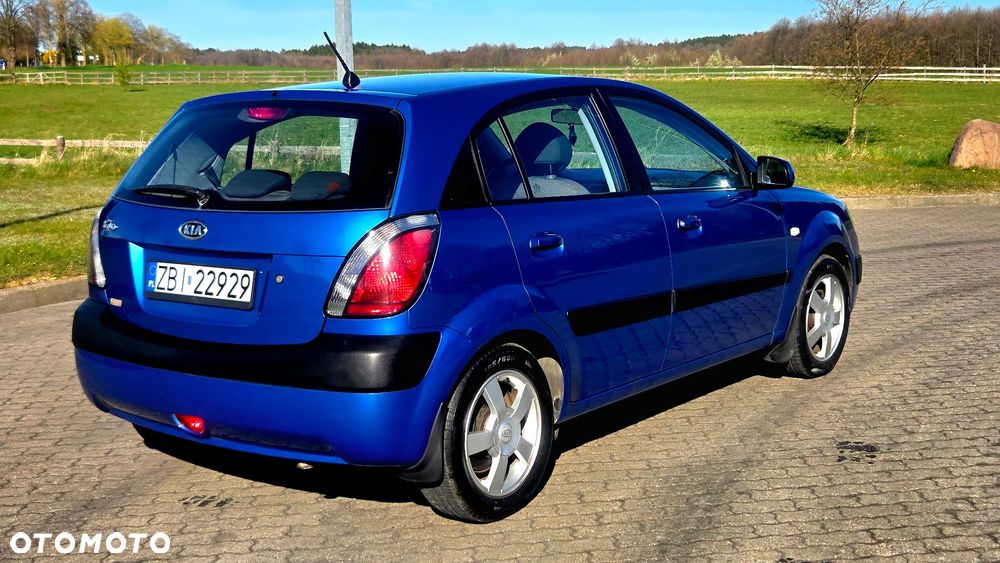 Kia Rio 1.4 Comfort - 4