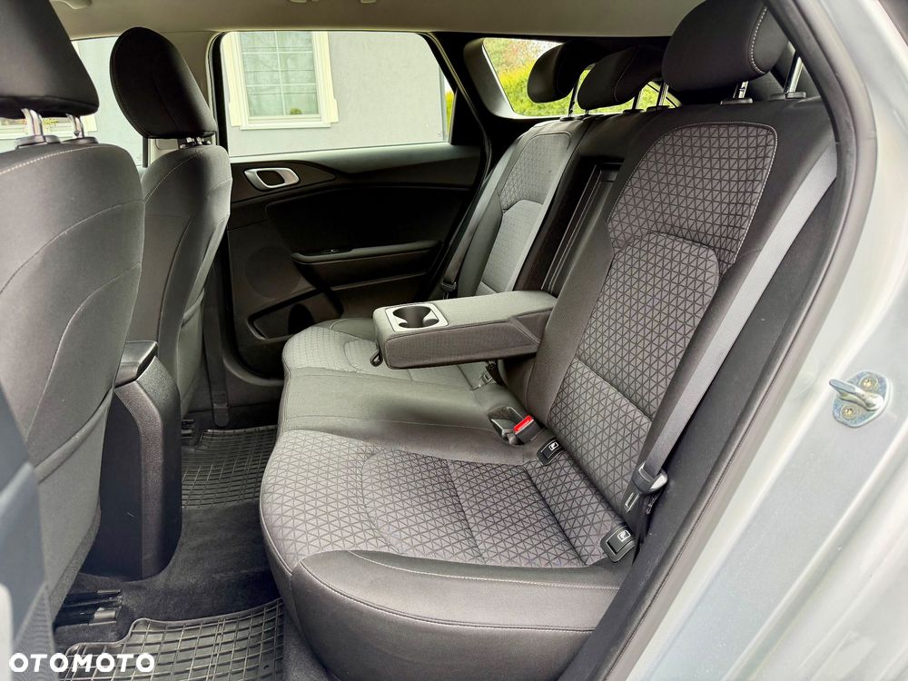 Kia Ceed 1.6 CRDi SCR M - 33