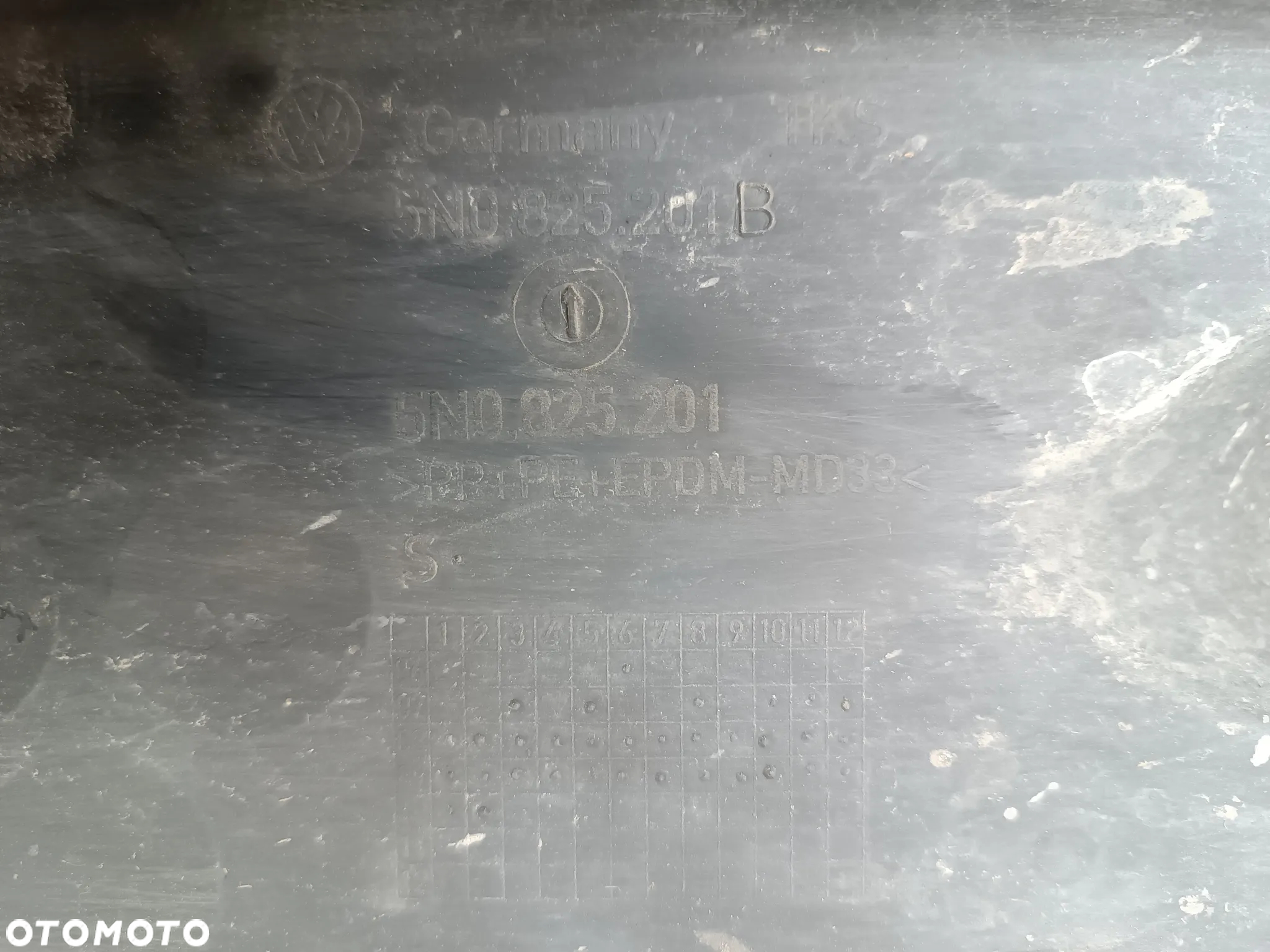 VW TIGUAN 5N0 OSŁONA PŁYTA PODWOZIA LEWA 5N0825201 PRAWA 5N0825202 KOMPLET - 6