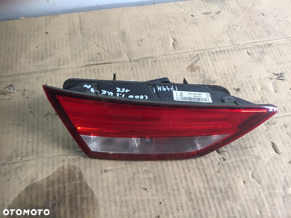 SEAT LEON 13R LAMPA LEWA TYŁ W KLAPĘ 5F9945093
