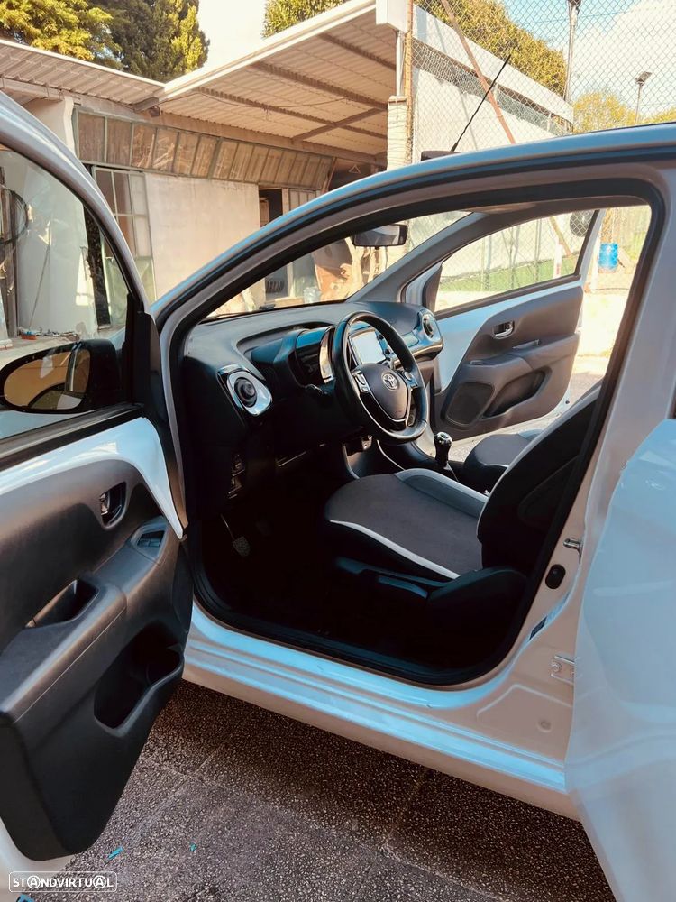 Toyota Aygo x-play Edition-S - 10