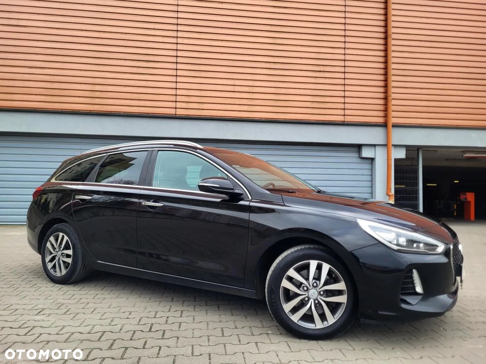 Hyundai i30 blue Kombi 1.6 CRDi YES Gold - 18