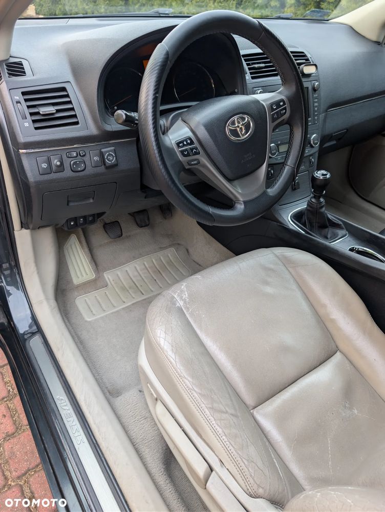 Toyota Avensis - 10