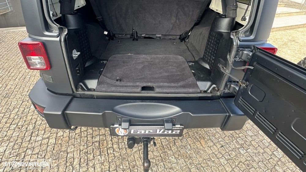 Jeep Wrangler Unlimited 2.8 CRD Auto Sport - 22