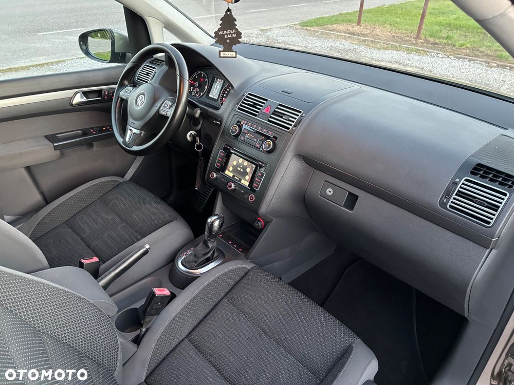 Volkswagen Touran - 11