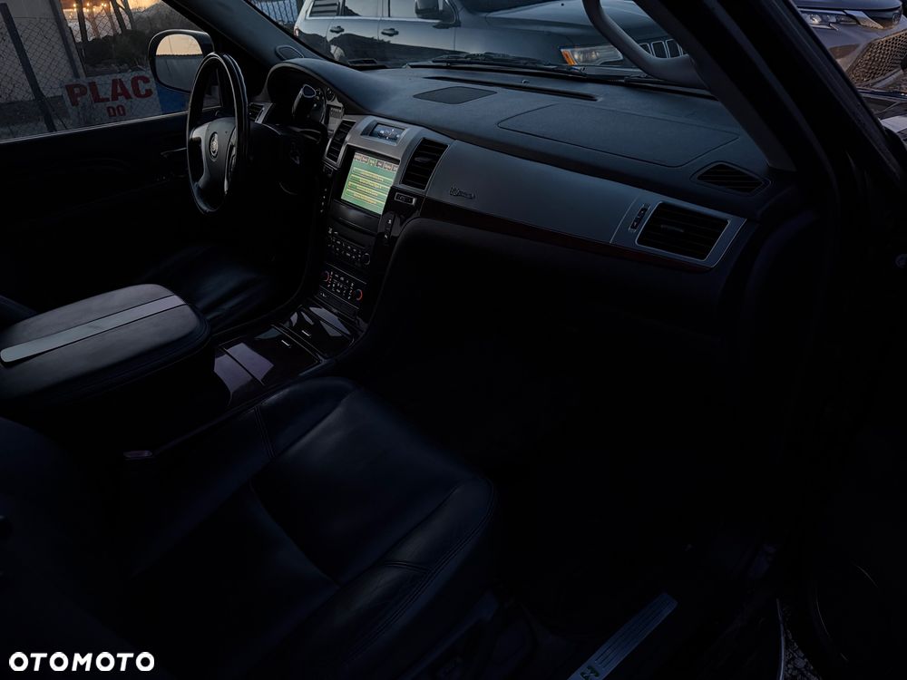 Cadillac Escalade 6.0 V8 Platinum - 35