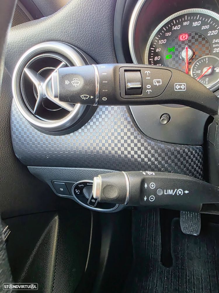 Mercedes-Benz A 180 d Urban - 35