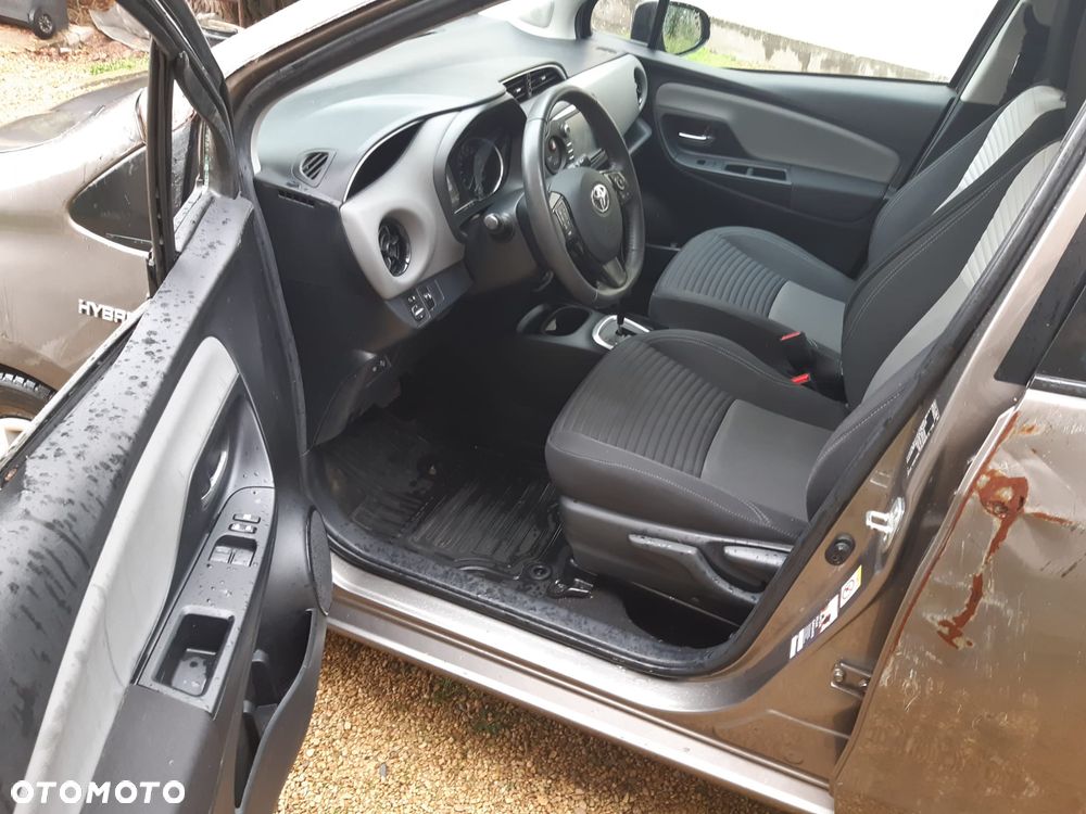 Toyota Yaris Hybrid 100 Premium - 14