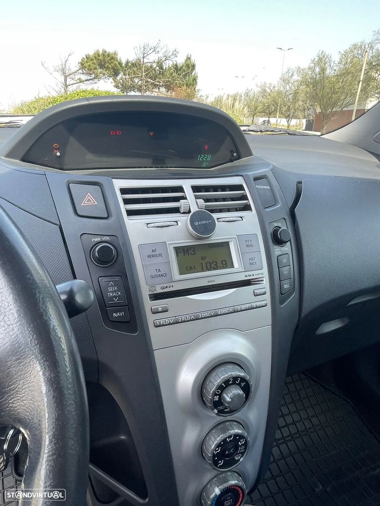 Toyota Yaris 1.4 D-4D AC+VSC - 7