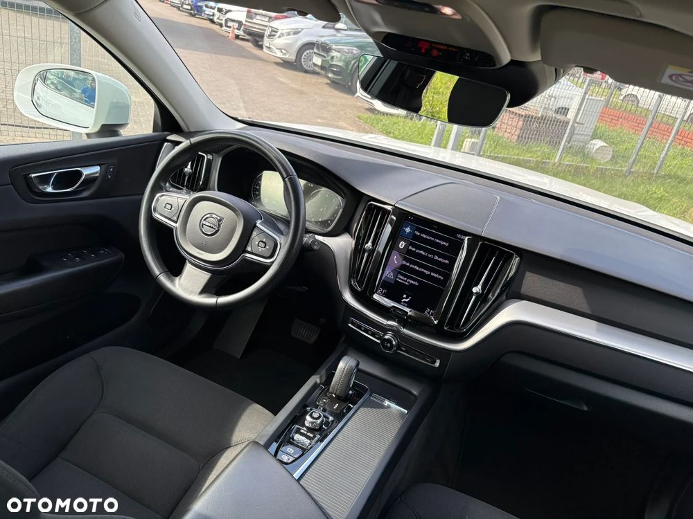 Volvo XC 60 B4 B Momentum - 24