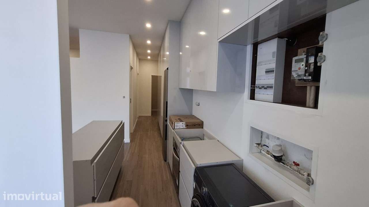 Elegante T1+1 a Estrear em Fitares com Acabamentos Premium - Grande imagem: 4/14