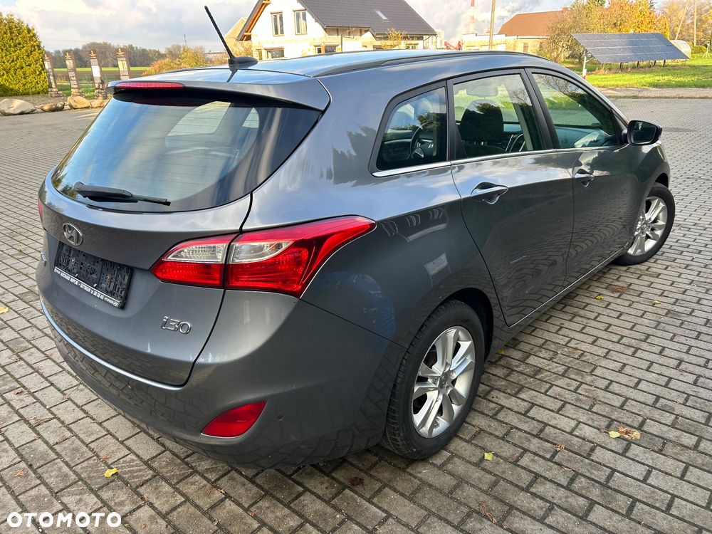 Hyundai i30 1.6 CRDi Fifa World Cup Edition - 6