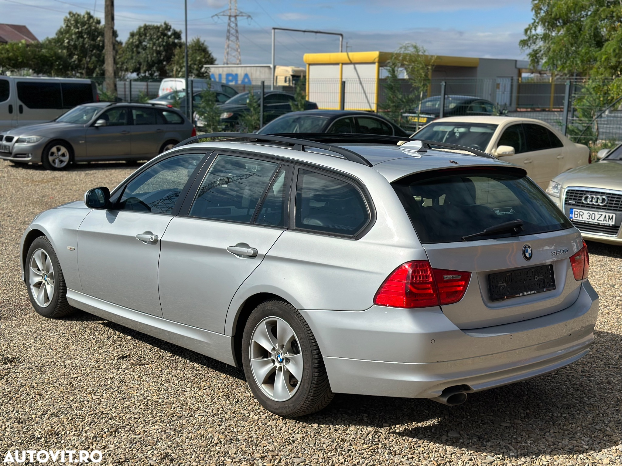 BMW Seria 3 320d DPF Touring Aut. - 4