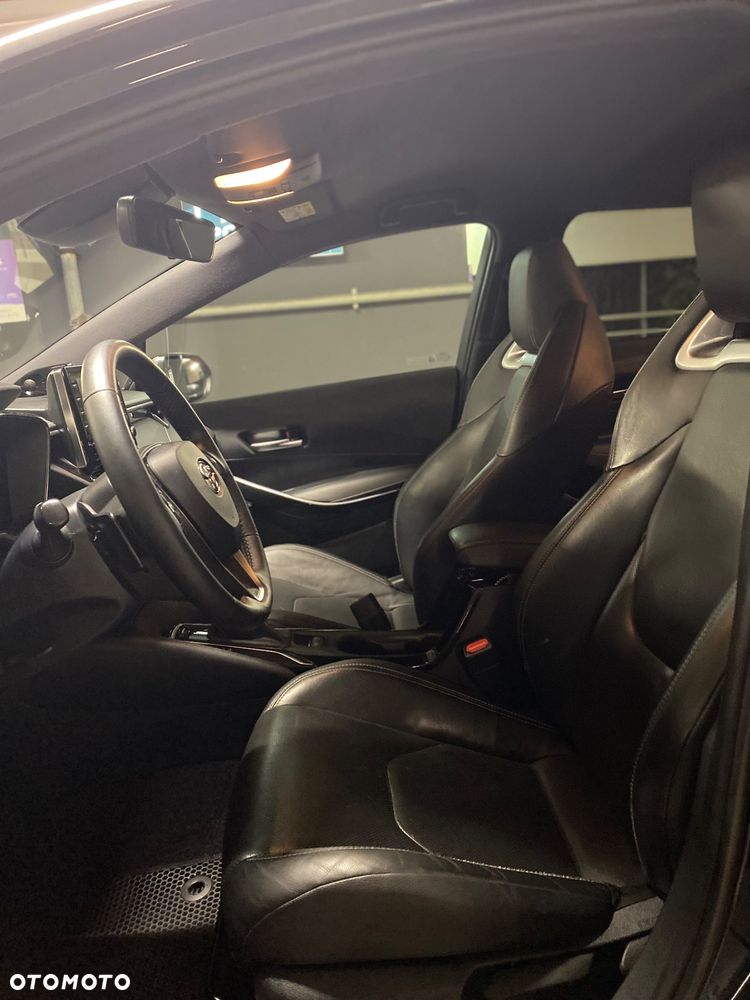 Toyota Corolla 2.0 Hybrid Executive - 29