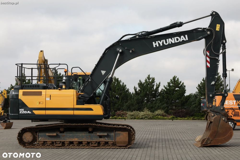 Hyundai HX220AL - 10