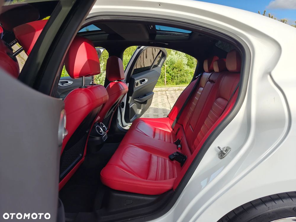 Alfa Romeo Giulia 2.0 Turbo 16V AT8 Veloce Ti - 27