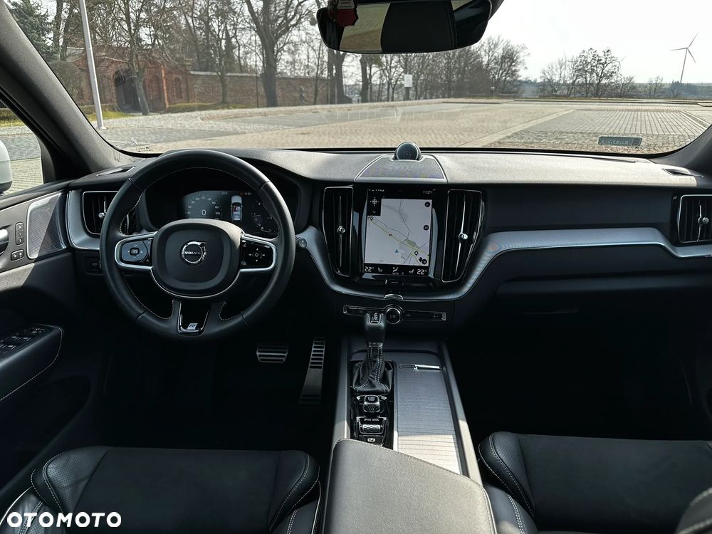Volvo XC 60 D5 AWD R-Design - 9