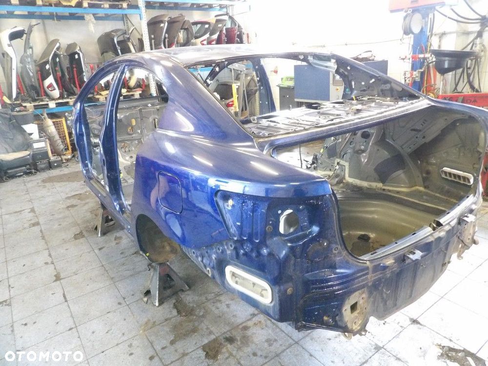 TOYOTA AVENSIS T27 LIFT SEDAN BŁOTNIK TYŁ LEWY 8T5 - 2
