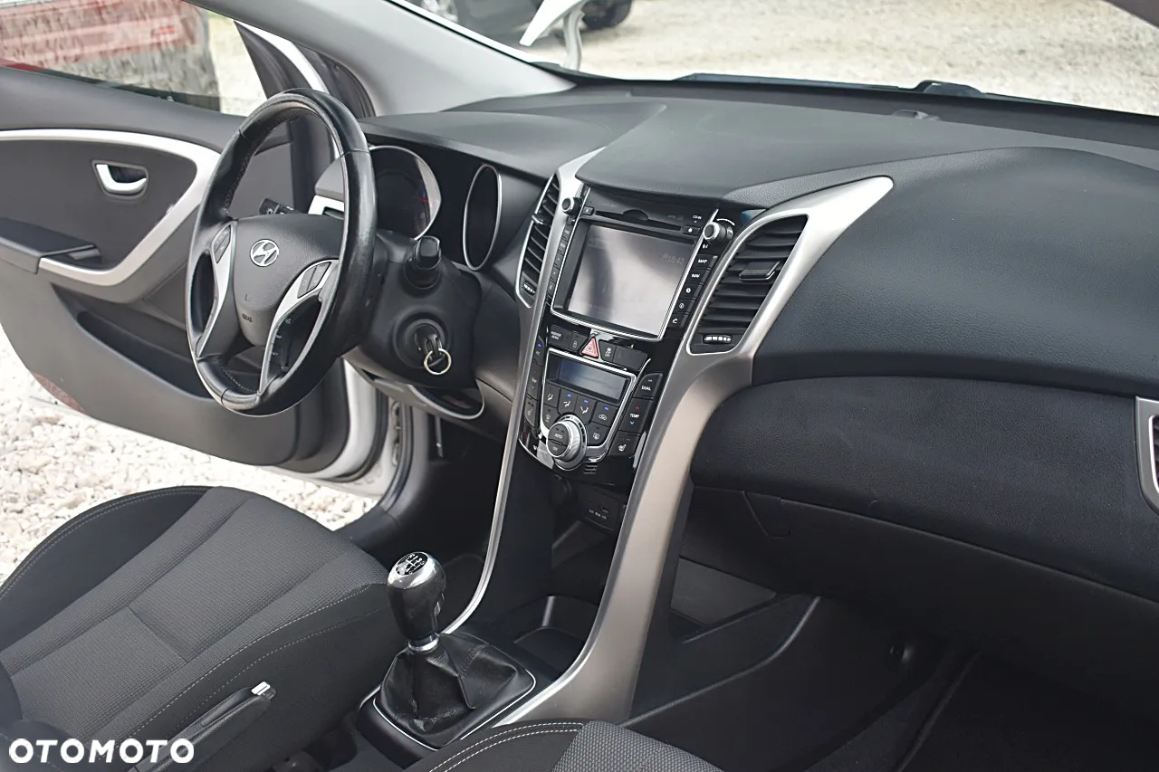 Hyundai i30 1.6 D Premium - 23