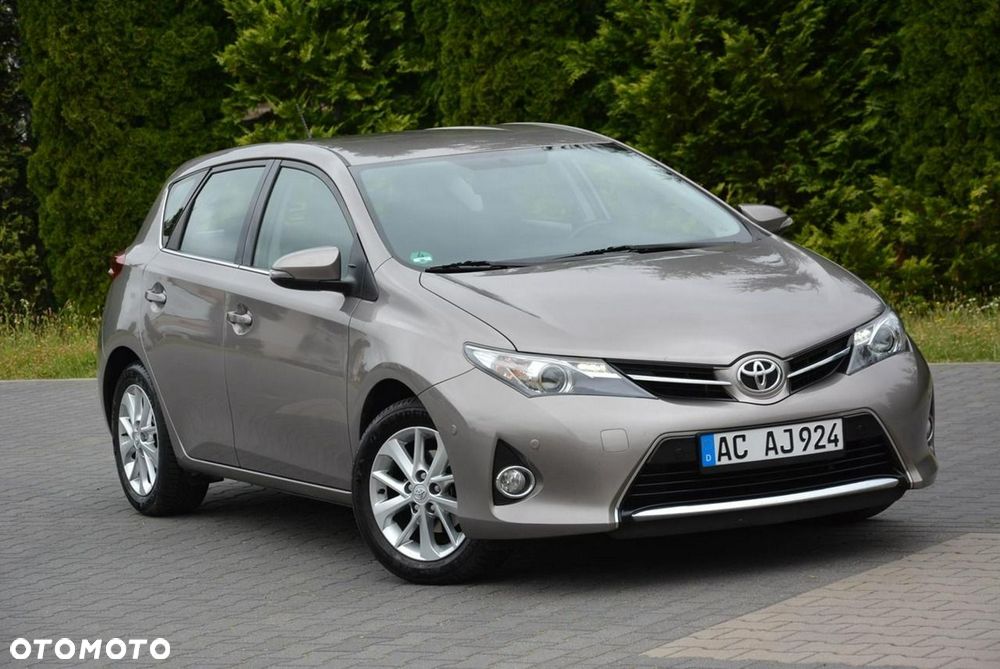 Toyota Auris 1.6 Executive - 9