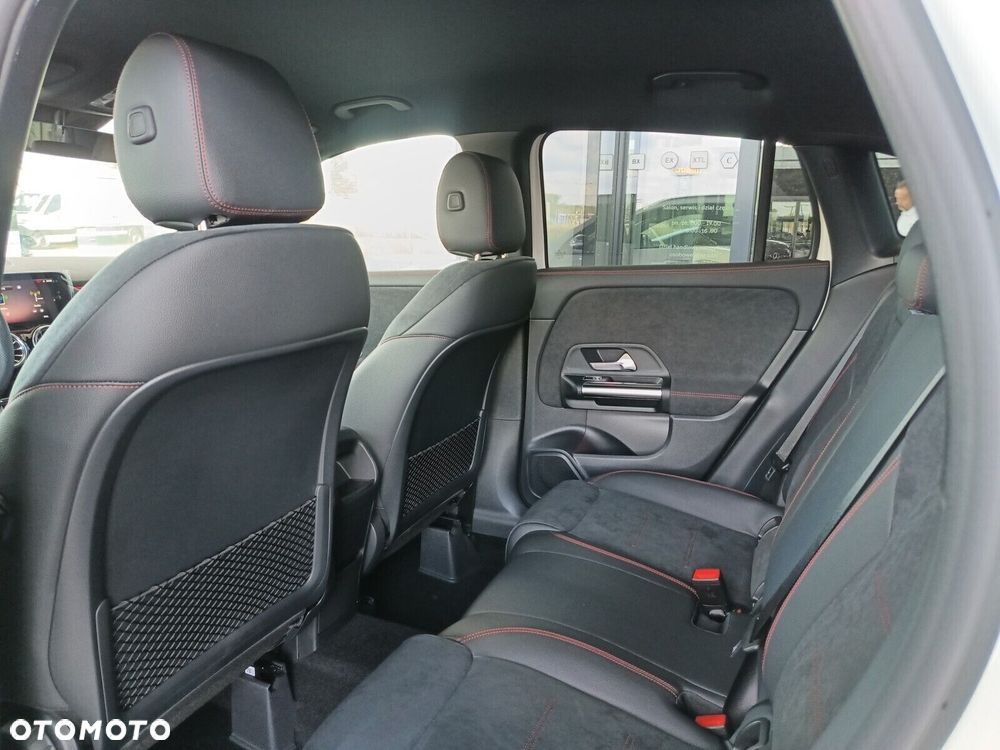 Mercedes-Benz GLA - 18