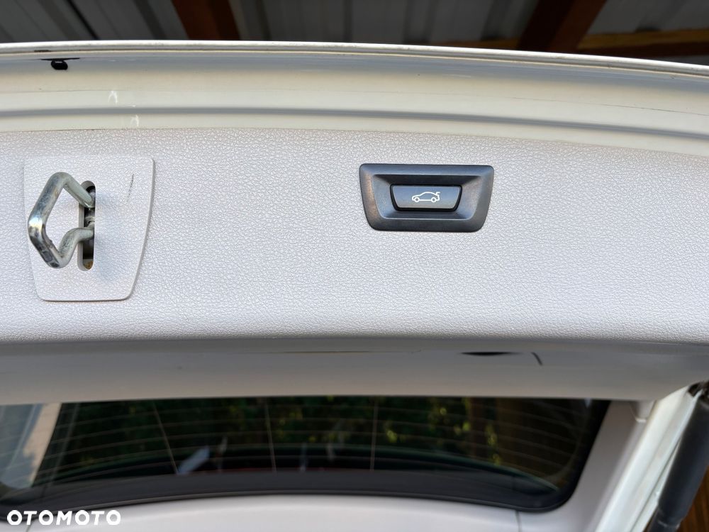 BMW Seria 3 318d Sport Line - 23