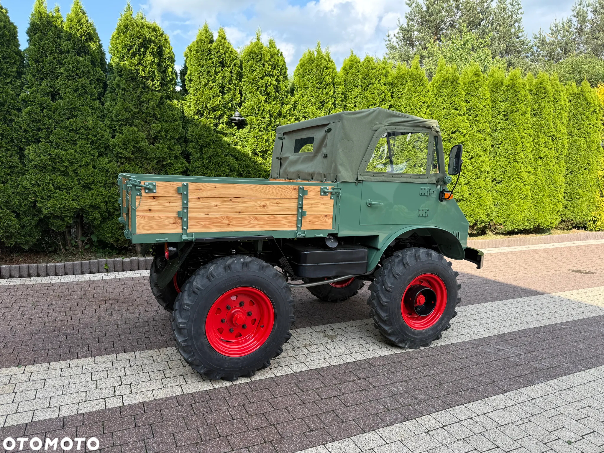 Mercedes-Benz UNIMOG 411 - 6