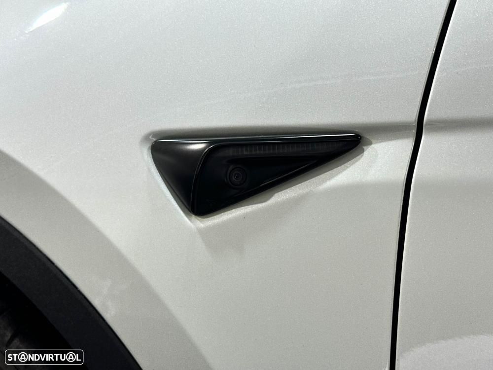 Tesla Model Y Performance Dual Motor AWD - 15