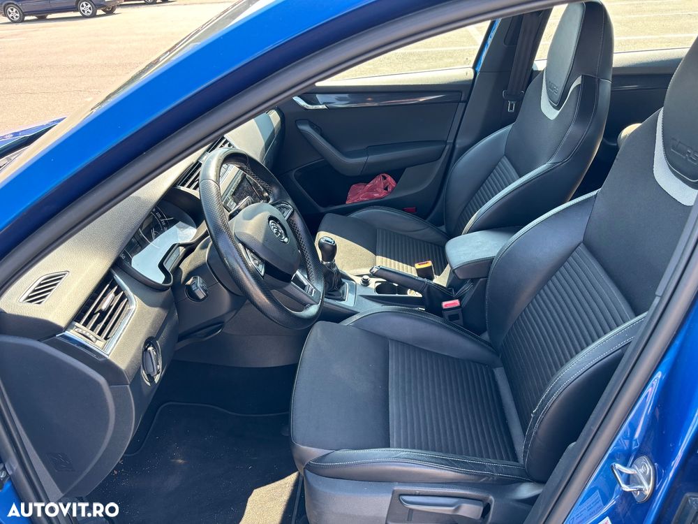 Skoda Octavia Combi 2.0 TDI RS - 9