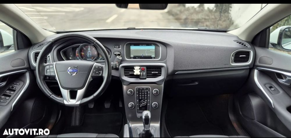 Volvo V40 D4 Momentum - 10