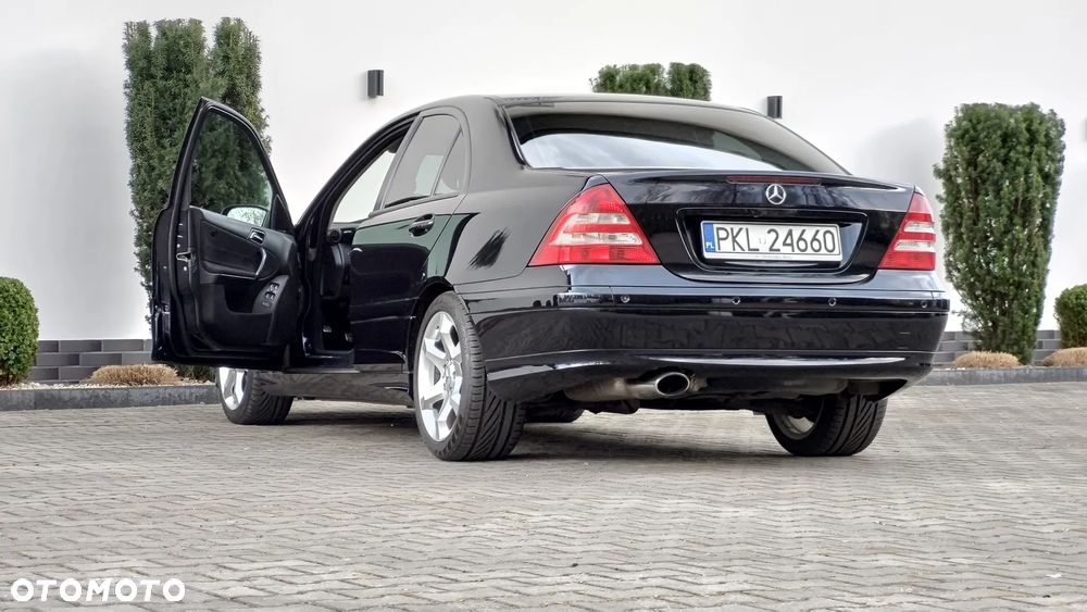 Mercedes-Benz Klasa C 180 Kompressor Avantgarde Sport Edition - 38