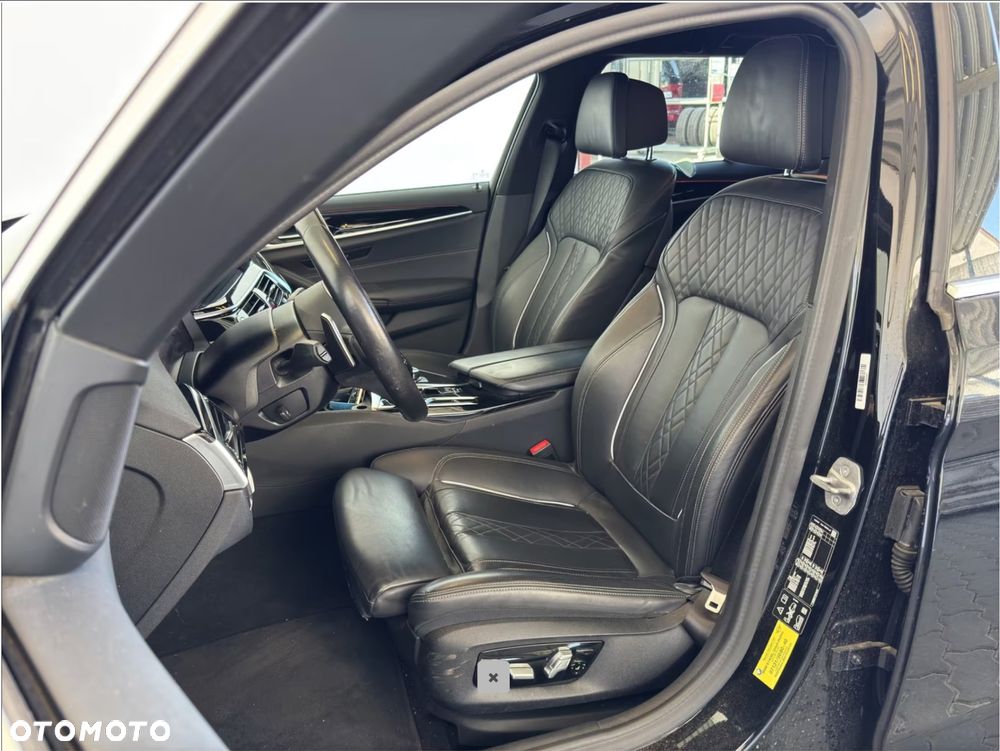 BMW Seria 5 540i xDrive - 8