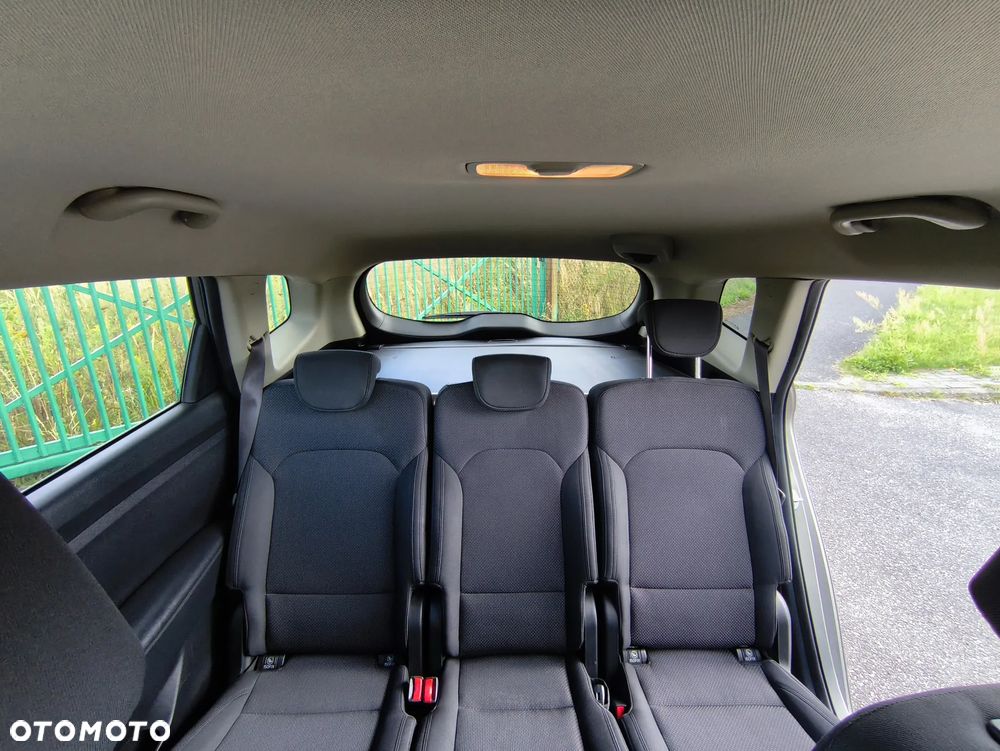 Kia Carens - 19