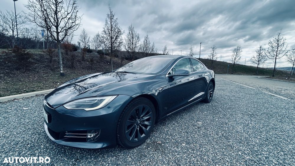 Tesla Model S - 1