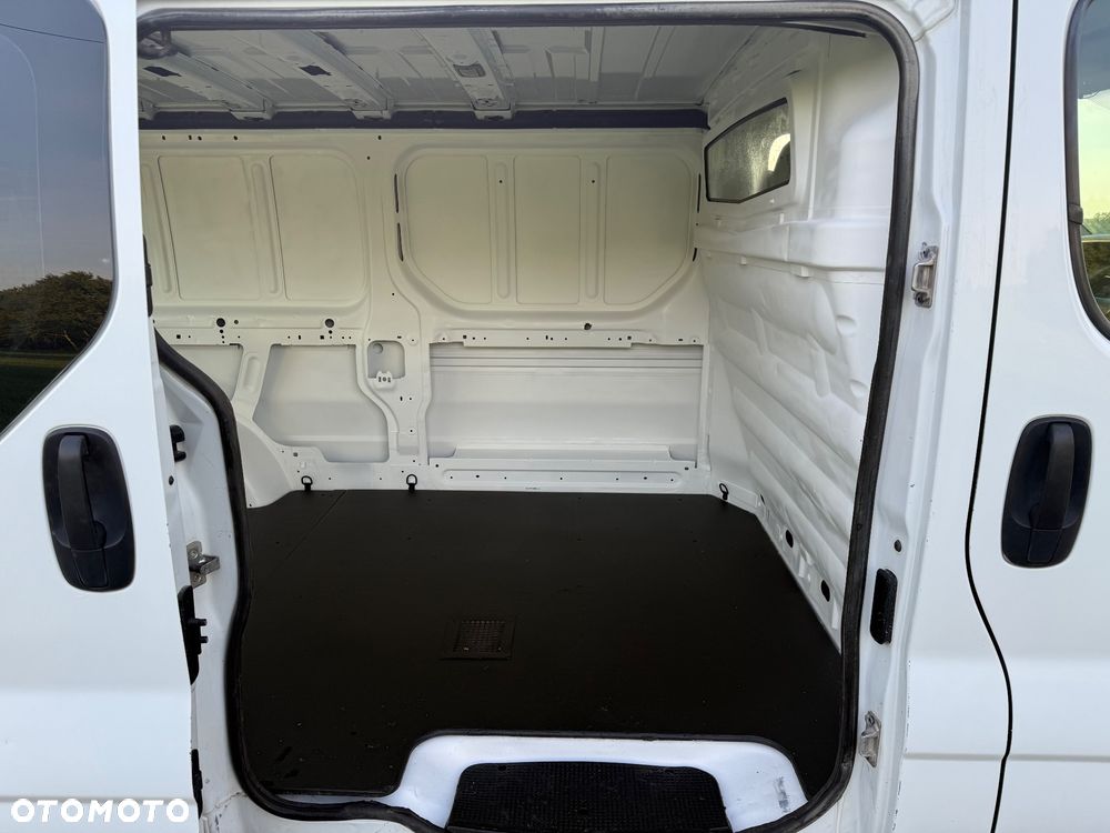 Opel Vivaro - 10