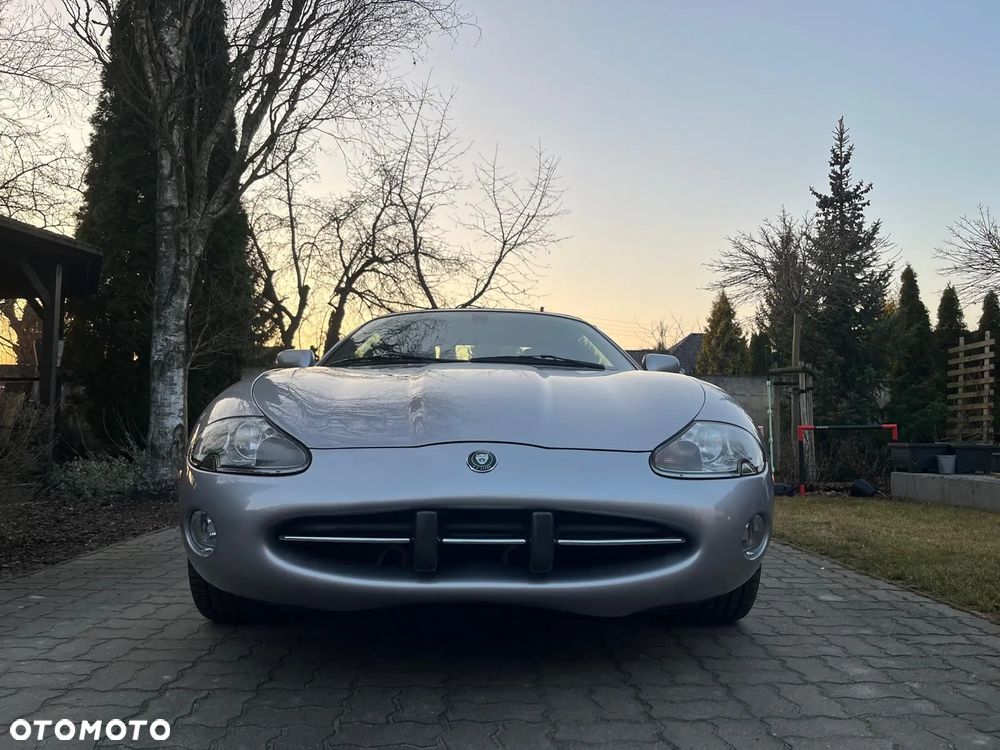 Jaguar XK8 Cabriolet - 12