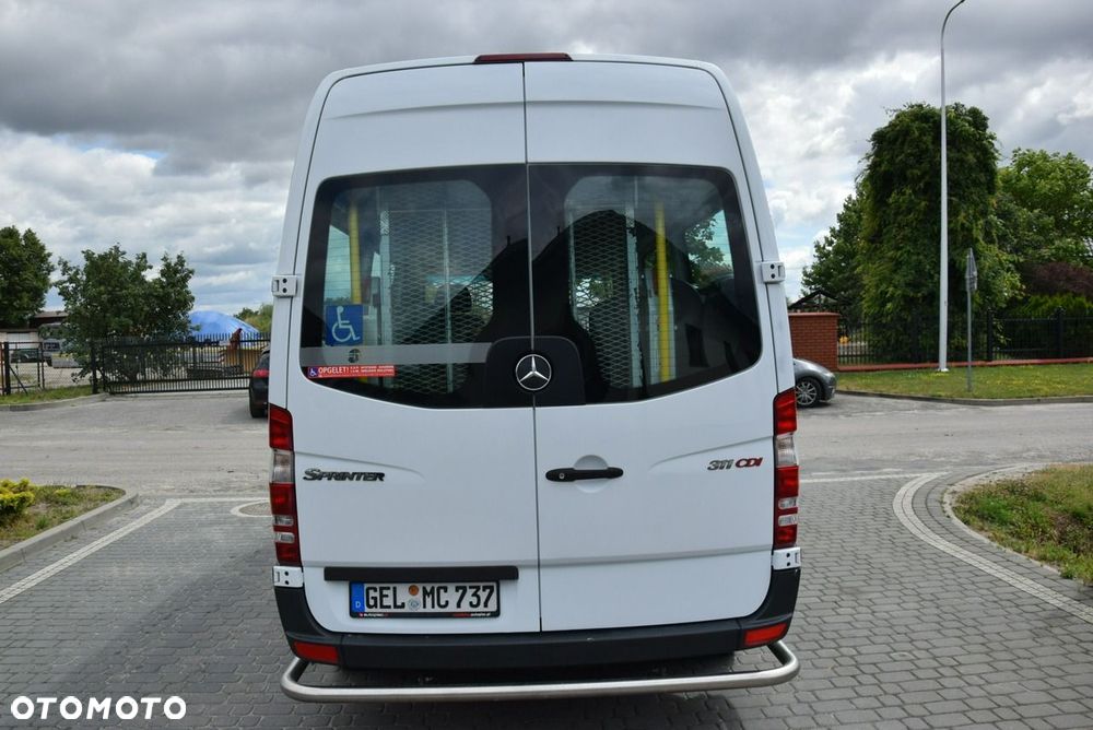 Mercedes-Benz Sprinter - 13