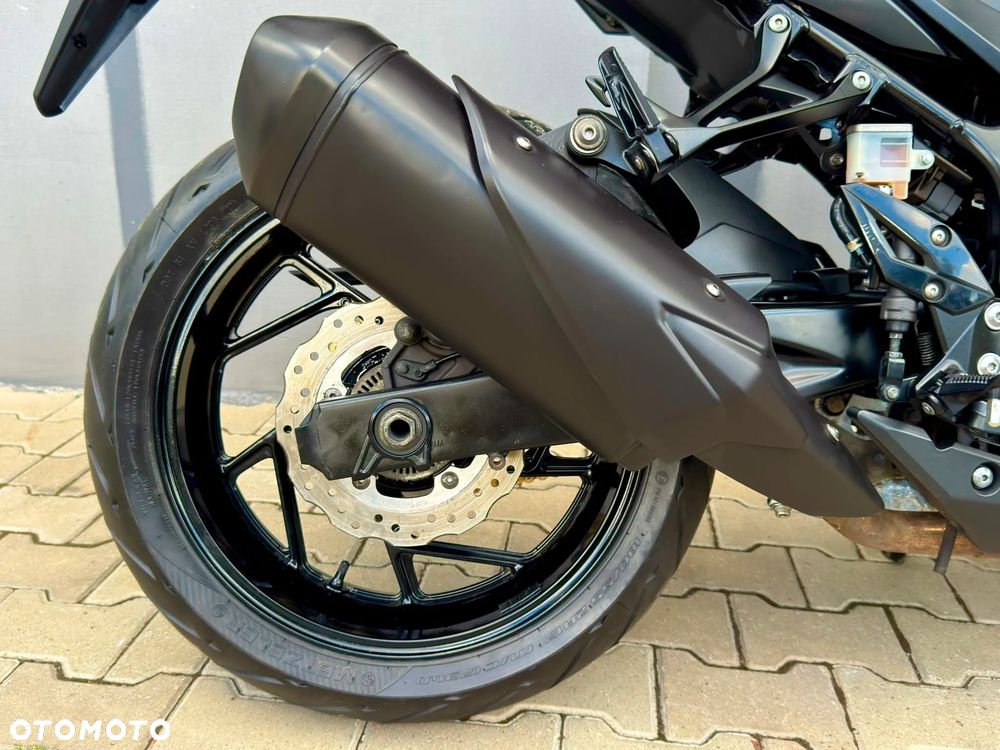 Suzuki GSX - 12