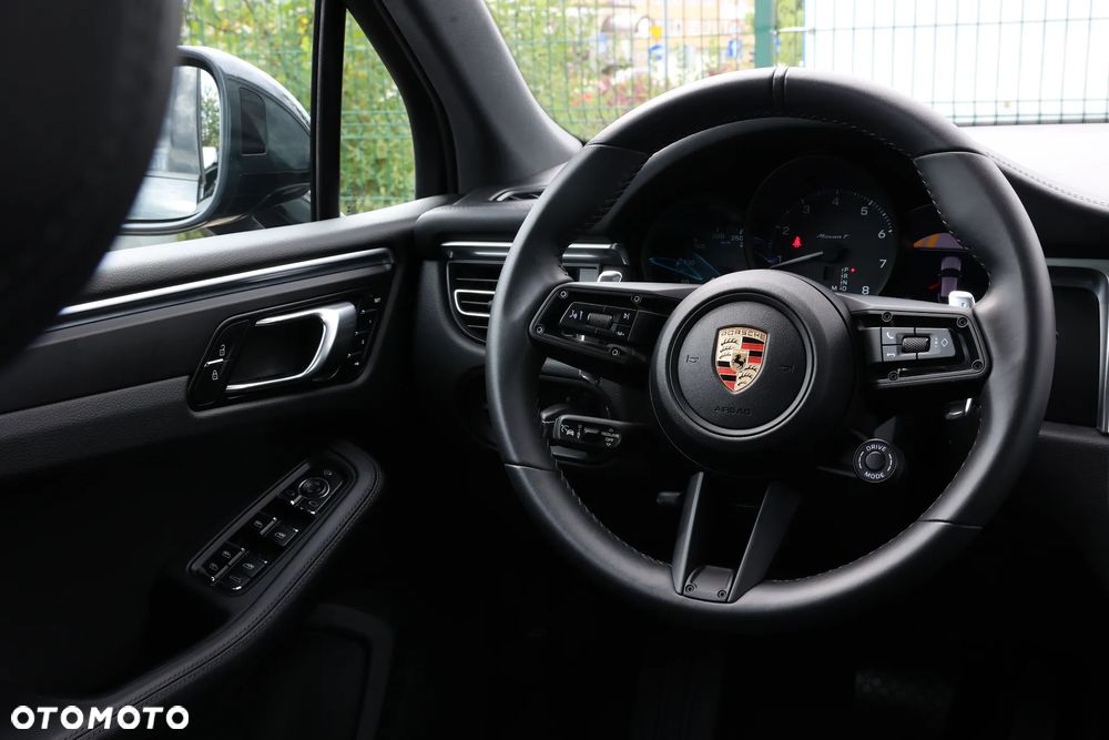 Porsche Macan T - 22