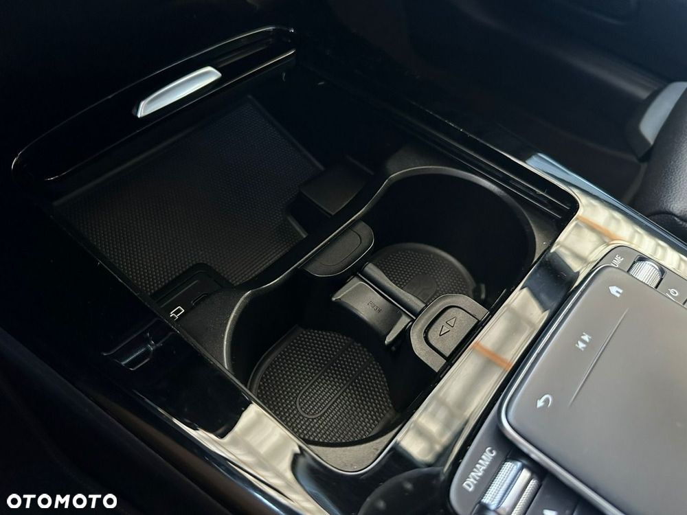 Mercedes-Benz CLA 220 d 8G-DCT - 30